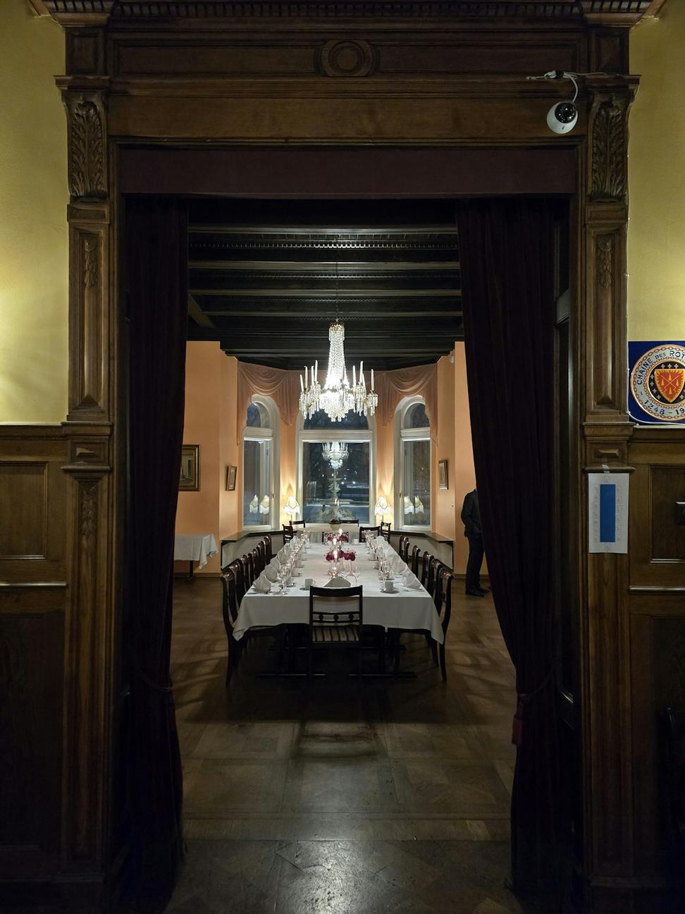 Dining at Nexarion Quinthal